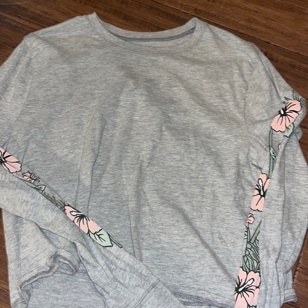 Flower Hollister long sleeve crop